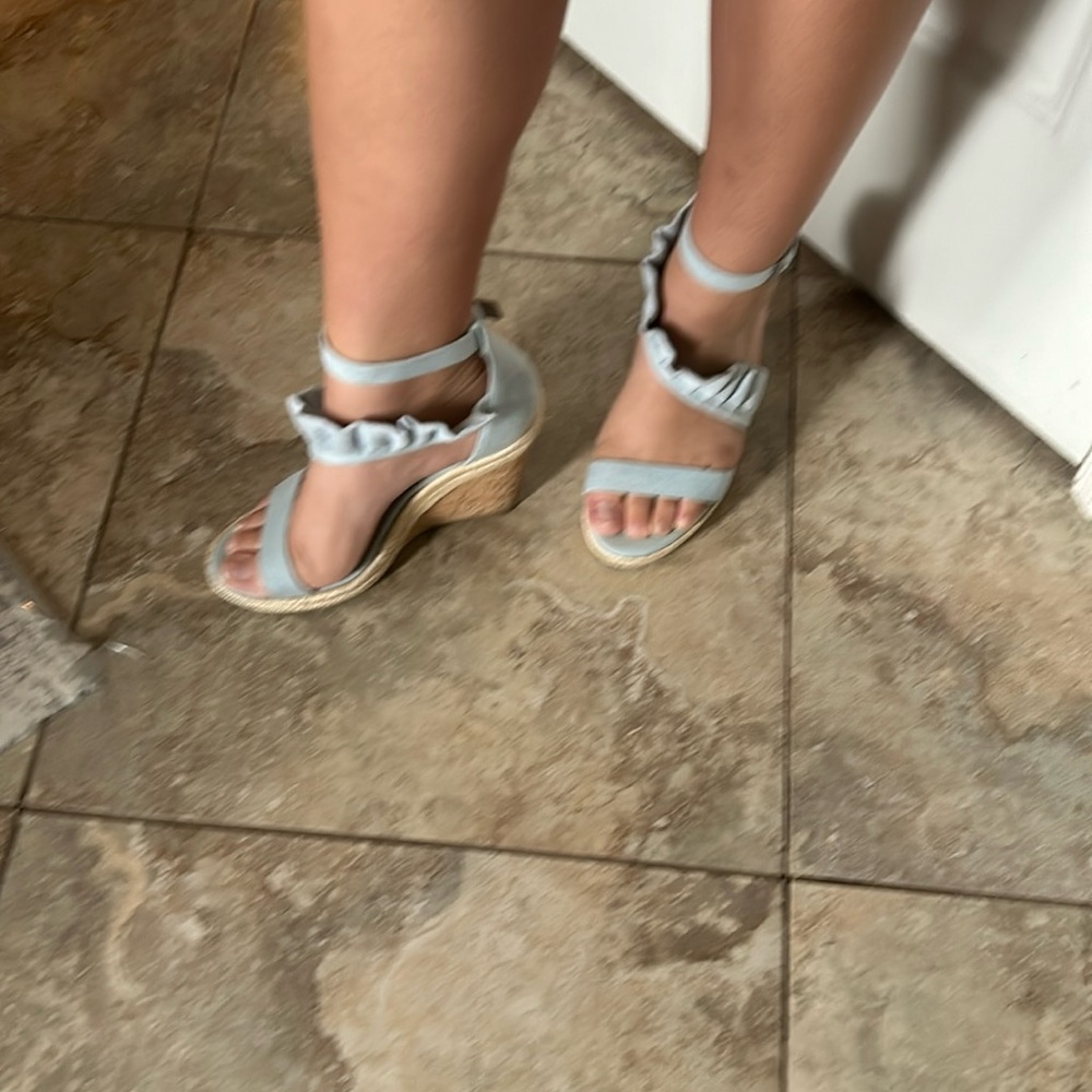 BLUE RUFFLED WEDGES